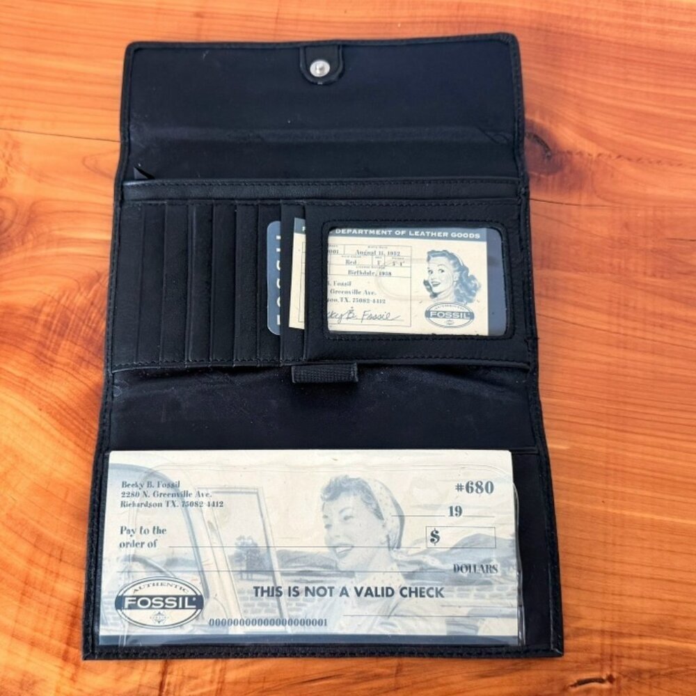 Fossil Genuine Leather Vintage Trifold Black Women's Wallet - Picture 2 of 9